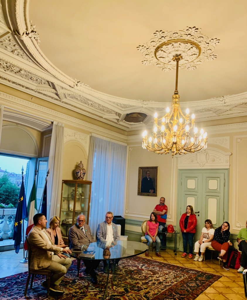 <p style="text-align: center;">Fig. 3 Incontro alla Sala Bianca del Comune di Gorizia con il sindaco Ziberna, il prof. Rossi, la vice-sindaca Gatta e l’assessore Negro</p>